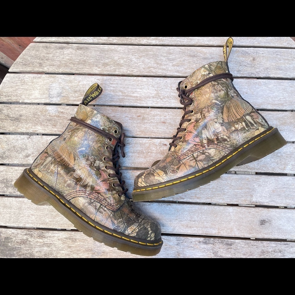 Dr. Martens 1460 Tate Britain Richard Dadd Victorian Boots Women’s - Picture 6 of 11